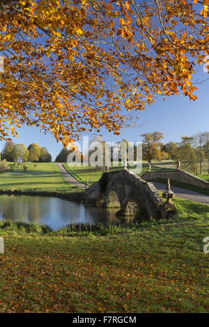 The Oxford Bridge in the autumn at Stowe, Buckinghamshire. Stowe is a landscaped garden with picture-perfect views, winding paths, lakeside walks and classical temples. Stock Photo