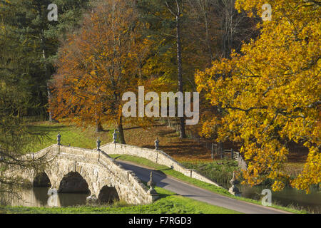 The Oxford Bridge in the autumn at Stowe, Buckinghamshire. Stowe is a landscaped garden with picture-perfect views, winding paths, lakeside walks and classical temples. Stock Photo