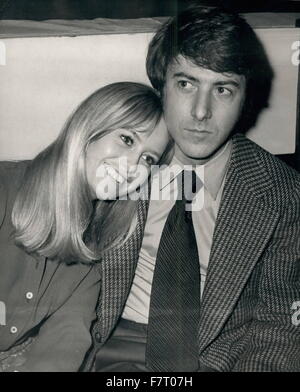 1971 - London - Dustin Hoffman to star in ''The Straw Dogs'' Press reception at the Royal Garden Hotel.; A reception was held this evening at the Royal Garden Hotel, for the star of the new film called ''The Straw Dogs'' which they will start shooting later this month in Cornwall. He is the American film star Dustin Hoffman and his co-star is the English actress Susan George. Photo Shows Dustin Hoffman and his co-star Susan George during the reception © Keystone Pictures USA/ZUMAPRESS.com/Alamy Live News Stock Photo