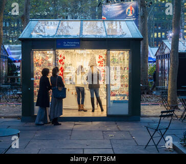 Visitors to Bryant Park in New York shop at the Bryant Park Holiday Market, looking for Christmas gifts, onSaturday, November 21, 2015. (© Richard B. Levine) Stock Photo