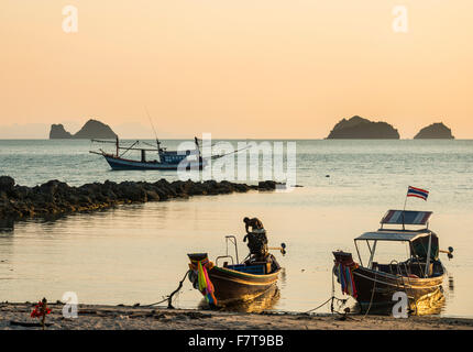 Boats on the beach in the sea at sunset, small islands in the distance, Koh Samui, Gulf of Thailand, Thailand Stock Photo