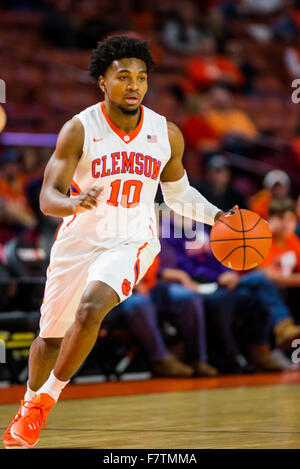 Clemson guard Gabe DeVoe (10) dribbles the ball in the overtime period ...