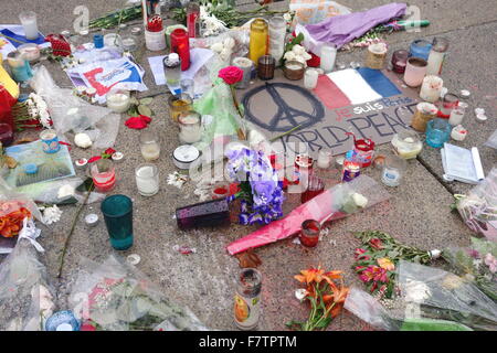 Candles, messages and flowers at the Paris terror attack memorial in Toronto, Canada Stock Photo
