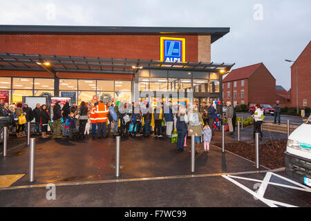 Louth, Lincolnshire, UK. 3rd December, 2015. Aldi supermarket flagship store Grand opening in Louth, Lincolnshire UK, 3/12/2015 The UK's largest Aldi shop building. Customers queueing outside for golden envelope for first 100 prizes given inside boys cut the ribben to open Credit:  Tommy  (Louth)/Alamy Live News