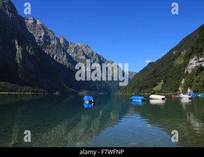 Lake Klontalersee and mountains in Glarus Canton Stock Photo