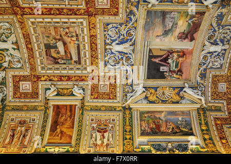 Ceiling of the Gallery of Maps in Vatican Museums, Vatican Stock Photo
