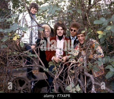 THE MOVE UK pop group in 1967. From left: Bev Bevans, Ace Kefford, Roy Wood, Trevor Burton, Carl Wayne Stock Photo