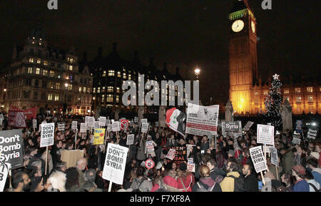 House of Commons, London, UK. 2nd Dec, 2015. Anti-War protesters against the bombing of Syria outside the House of Commons carrying Don't Bomb Syria placards. Credit:  Eye Ubiquitous/Alamy Live News Stock Photo