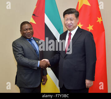 Johannesburg, South Africa. 3rd Dec, 2015. Chinese President Xi Jinping (R) meets with Mozambican President Filipe Nyusi in Johannesburg, South Africa, Dec. 3, 2015. Credit:  Li Tao/Xinhua/Alamy Live News Stock Photo