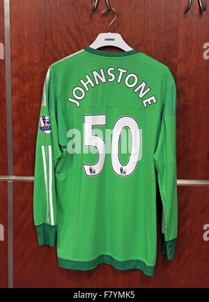 Samuel Luke 'Sam' Johnstone green shirt in MUFC dressing room, Old Trafford Stock Photo