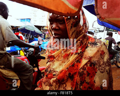 Warrup, South Sudan. 28th Sep, 2015. South Sudanese are seen at a market in Juba, the capital of South Sudan Sept 21, 2015. Photos Andre Forget © Andre Forget/ZUMA Wire/Alamy Live News Stock Photo