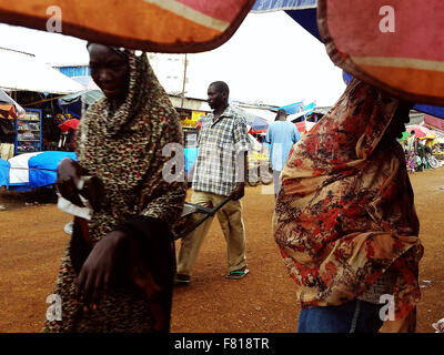 Warrup, South Sudan. 21st Sep, 2015. South Sudanese are seen at a market in Juba, the capital of South Sudan Sept 21, 2015. Photos Andre Forget © Andre Forget/ZUMA Wire/Alamy Live News Stock Photo