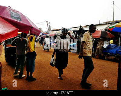 Warrup, South Sudan. 21st Sep, 2015. South Sudanese are seen at a market in Juba, the capital of South Sudan Sept 21, 2015. Photos Andre Forget © Andre Forget/ZUMA Wire/Alamy Live News Stock Photo