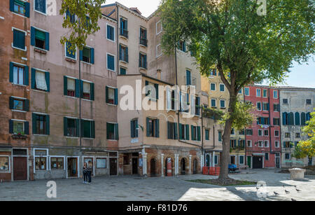 Campo Ghetto Nuovo, tall houses, due to lack of space, Jewish ghetto from the 16th century, Cannaregio, Venice, Veneto, Italy Stock Photo