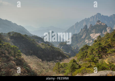 Yellow Mountains - Huangshan Anhui Province China LA008409 Stock Photo