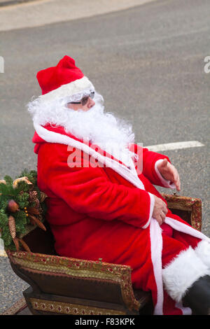 Bournemouth, Dorset, UK, 5th Dec, 2015. Father Christmas, aka Santa Claus, in sleigh at Boscombe Pier getting ready for the parade into Boscombe centre. Credit:  Carolyn Jenkins/Alamy Live News