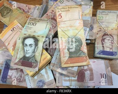 Caracas, Venezuela. 3rd Dec, 2015. Various Bolivar banknotes on a table at a moneychanger's in Caracas, Venezuela, 3 December 2015. Following inflation of more than 200 per cent, one US dollar is worth between 750 and 900 Bolivar. PHOTO: GEORG ISMAR/DPA/Alamy Live News Stock Photo