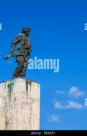 Bronze 22-foot statue of the Argentine revolutionary Che Guevara whose remains are housed beneath. Stock Photo