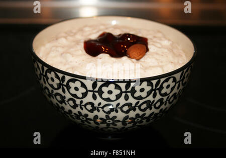 Copenhagen, Denmark. 29th Nov, 2015. A bowl of 'Risalamande', also known as 'Riz à l'amande' pictured in Copenhagen, Denmark, 29 November 2015. The rice pudding that contains vanilla and a copious amount of whipped cream is traditionally served with cherry sauce for Christmas in Denmark. The person who finds the almond placed into the pudding by the chef is said to have a particularly lucky year ahead of her or him. Photo: JULIA WAESCHENBACH/dpa/Alamy Live News Stock Photo