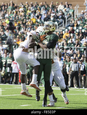 Waco, Texas, US. 5th Dec, 2015. Baylor Bears QB #(17) Seth Russell, taking a double hit © Hoss Mcbain/ZUMA Wire/Alamy Live News Stock Photo