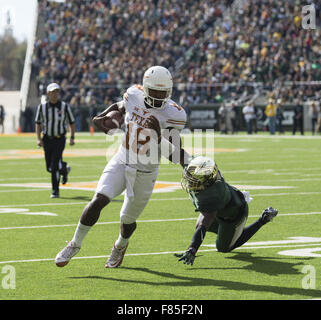 Waco, Texas, US. 5th Dec, 2015. University of Texas QB #(18) Tyrone Swoopes, taking it in for a touchdown. © Hoss Mcbain/ZUMA Wire/Alamy Live News Stock Photo