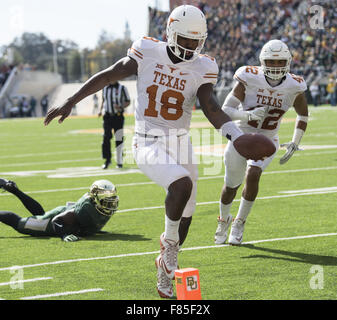 Waco, Texas, US. 5th Dec, 2015. University of Texas QB #(18) Tyrone Swoopes, taking it in for a touchdown. © Hoss Mcbain/ZUMA Wire/Alamy Live News Stock Photo