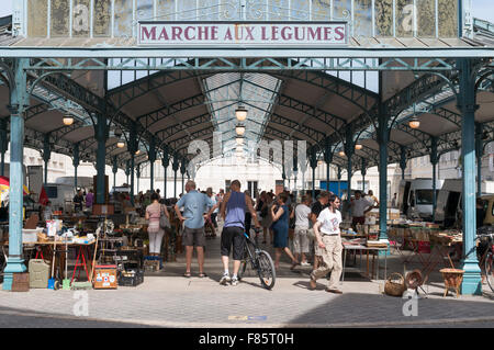 Flea market within the covered Marché aux Légumes Chartres,  Eure-et-Loir, France, Europe Stock Photo