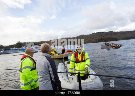 Lake Windermere, Cumbria, UK. 6th Dec, 2015. Severe flood. Lake Windermere flloded over to record high -for a few hours above the previos record  Bowness Bay Sunday morning promanade and main road floode Credit:  Gordon Shoosmith/Alamy Live News Stock Photo