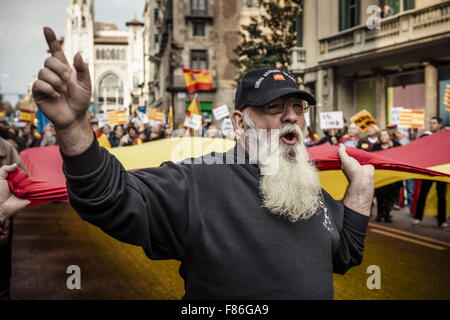 Barcelona, Catalonia, Spain. 6th Dec, 2015. A demonstrator shouts slogans as he protests for the indissoluble unity of the Spanish nation and against a hypothetical independence of Catalonia on the Spanish constitution day. Credit:  Matthias Oesterle/ZUMA Wire/Alamy Live News Stock Photo