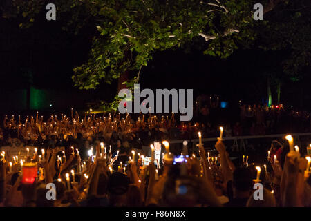 candlelit nighttime vigil during Elvis Week, Graceland, Memphis Tennessee, 15th August 2015 Stock Photo