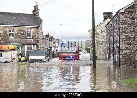 Kendal, UK. 06th Dec, 2015. A fire engine drives through flood water in Kendal after Storm Desmond wreaked havoc in the county of Cumbria. Storm Desmond caused  severe flooding in Kendal and across Cumbria. Credit:  Michael Scott/Alamy Live News Stock Photo