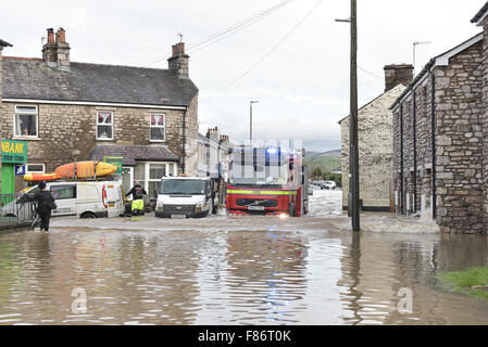 Kendal, UK. 06th Dec, 2015. A fire engine drives through flood water in Kendal after Storm Desmond wreaked havoc in the county of Cumbria. Storm Desmond caused  severe flooding in Kendal and across Cumbria. Credit:  Michael Scott/Alamy Live News Stock Photo