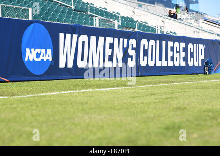 Cary, North Carolina, USA. 6th Dec, 2015. NCAA Championship soccer game between the Duke Blue Devils and the Penn State Nittany Lions at WakeMed Soccer Park in Cary, North Carolina. Reagan Lunn/CSM/Alamy Live News Stock Photo