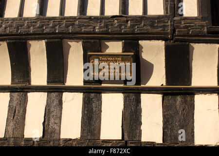 Tudor style building Newark on trent governors house during english civil war when newark besieged 1645 1646 Plaque commemorate Stock Photo