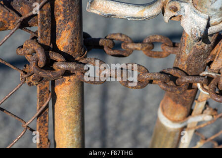 fence post, chain links, metal, chain, rusty, rusted, close up. Stock Photo