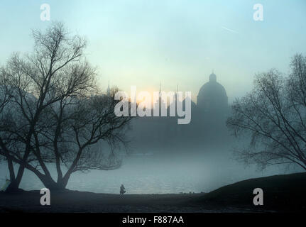 Prague, Czech Republic. 05th Dec, 2015. Vltava river in a foggy morning in Prague, Czech Republic on Saturday, Dec. 5, 2015 © Katerina Sulova/CTK Photo/Alamy Live News Stock Photo