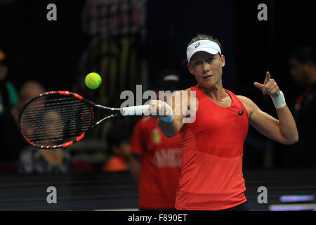 Pasay City, Philippines. 7th Dec, 2015. Micromax Indian Aces' player Samantha Stosur of Australia returns the ball to Obi UAE Royals' player Ana Ivanovic of Serbia during their match in the International Premier Tennis League (IPTL) in Pasay City, the Philippines, Dec. 7, 2015. Stosur won 6-3. Credit:  Rouelle Umali/Xinhua/Alamy Live News Stock Photo