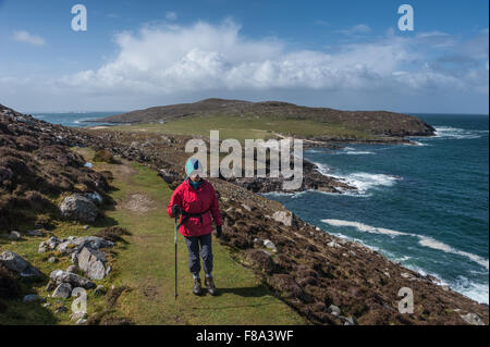 Walking the coastal path from Hushinish on the Isle of harris Stock Photo