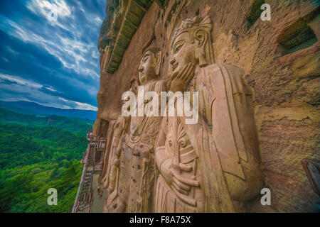 Huge Buddha statues, Maijishan Mountain Grottes,  Gansu Province, China  Dating from 5th Century Stock Photo