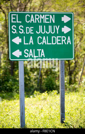 https://l450v.alamy.com/450v/f8e1cn/direction-sign-post-to-salta-and-jujuy-on-route-40-argentina-f8e1cn.jpg