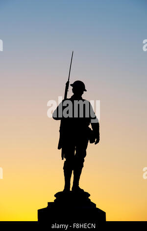 Soldier Statue silhouette. World war 1 and 2 memorial. Evesham, Worcestershire, England Stock Photo