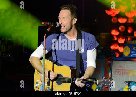 Offenbach, Germany. 8th Dec, 2015. Chris Martin of Coldplay performs onstage during the Telekom Street Gigs at Capitol on December 8, 2015 in Offenbach, Germany. © dpa/Alamy Live News Stock Photo
