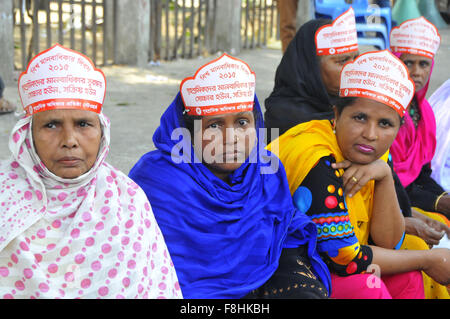 Dhaka, Bangladesh. 10th Dec, 2015. Bangladeshi activists attend a rally marking the International Human Rights Day in Dhaka, Bangladesh, Dec. 10, 2015. Credit:  Shariful Islam/Xinhua/Alamy Live News Stock Photo