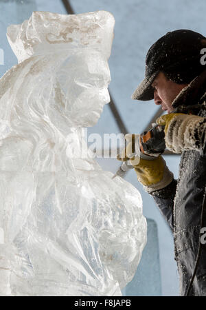 Spindleruv Mlyn, Czech Republic. 10th Dec, 2015. Sculptor Miroslav Trnovsky works on ice statue of queen in Ice park in Spindleruv Mlyn, Krkonose Mountains, Czech Republic, on December 10, 2015. Credit:  David Tanecek/CTK Photo/Alamy Live News Stock Photo