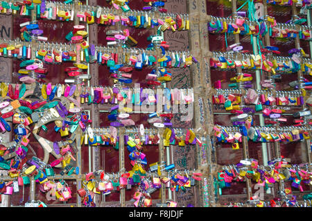 Symbols of love in Verona - Juliet yard Stock Photo