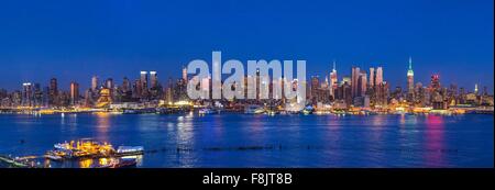 Night time panoramic mid town Manhattan skyline, New York, USA Stock Photo