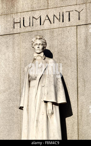 London, England, UK. Monument to Edith Cavell (1865-1915; nurse shot in WW1 for spying) in St Martin's Place (George Frampton) Stock Photo