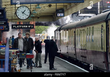 Passengers and steam train in Loughborough Station, Loughborough, Leicestershire, England Stock Photo