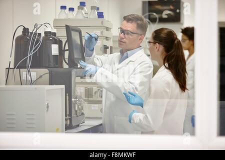 Scientists working in laboratory Stock Photo