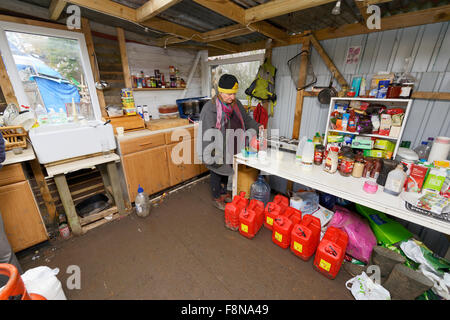 Upton, Chester, England. 10th. December 2015. Juliet from Liverpool spends her time volunteering in the kitchen cooking food for the camp. She stated that she supports the antifracking protesters because of their commitment to protect the land, air and water from pollution they believe may result from the fracking process. Credit:  Dave Ellison/Alamy Live News Stock Photo
